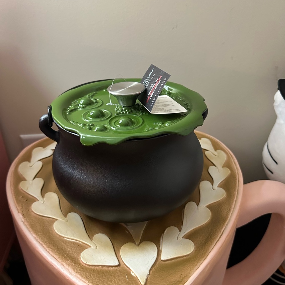 Smith & Clark Halloween Cast Iron 4 Qt Cauldron with Green Lid